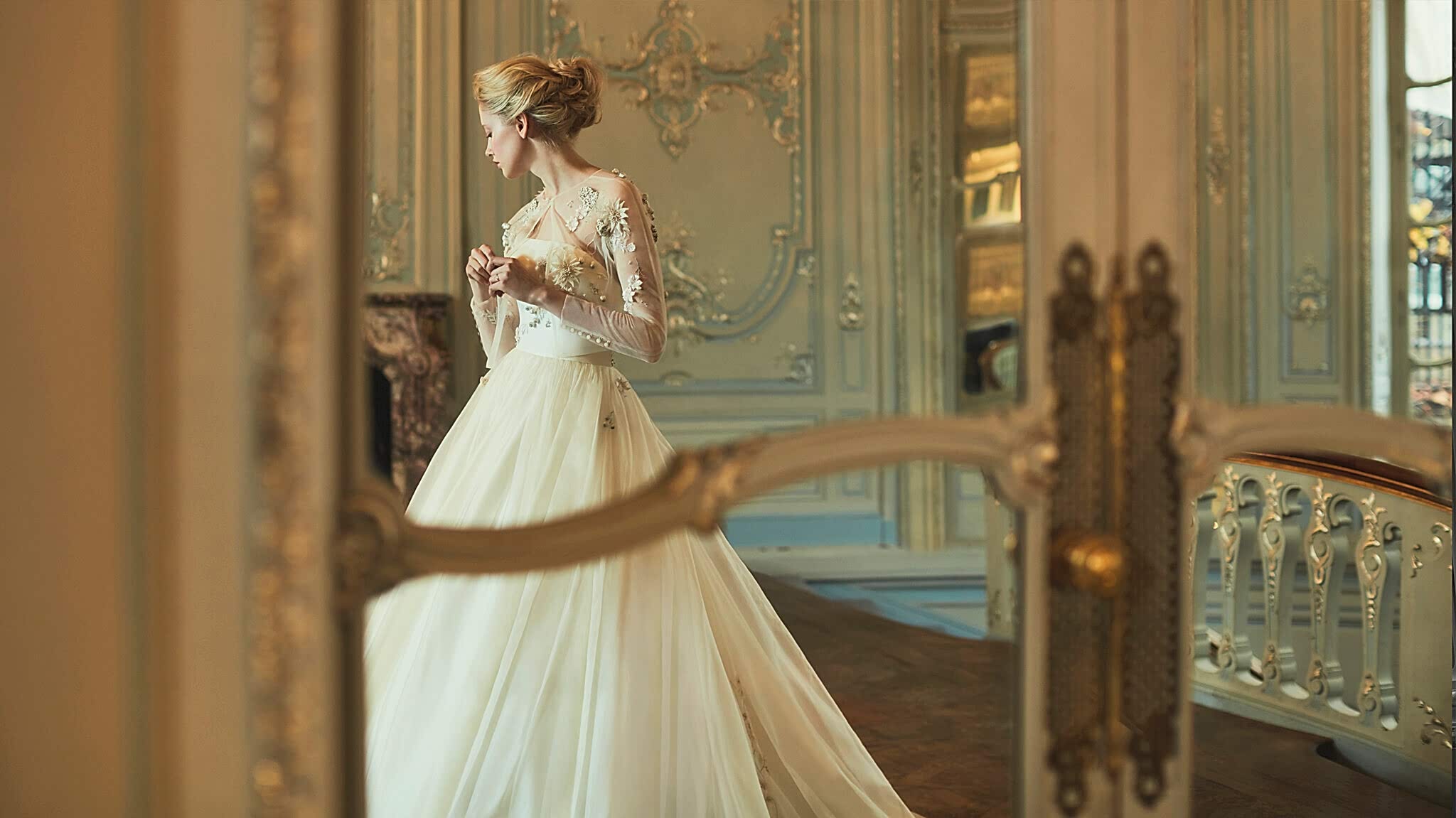 Phillipa-Lepley-Couture-Wedding-Dress-Gissel-Dahlia