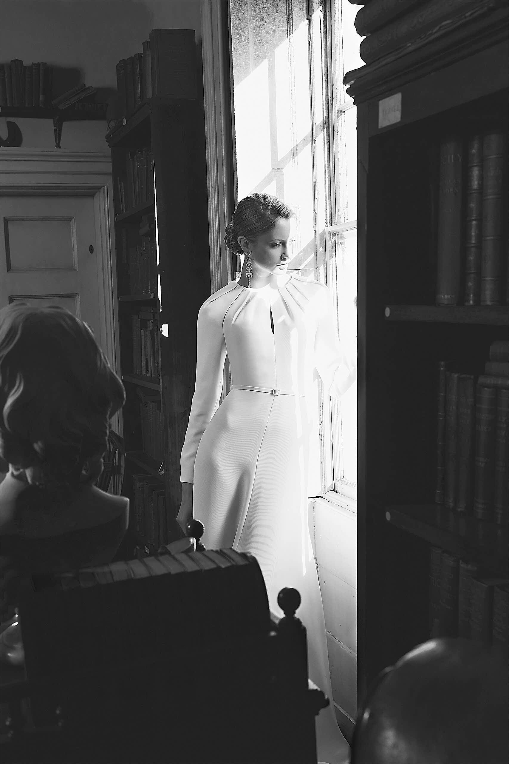 Phillipa-Lepley-Couture-Wedding-Dress-Fraise-De-Cou-Clean-Pleated-Keyhole-Neckline-Thin-Belt