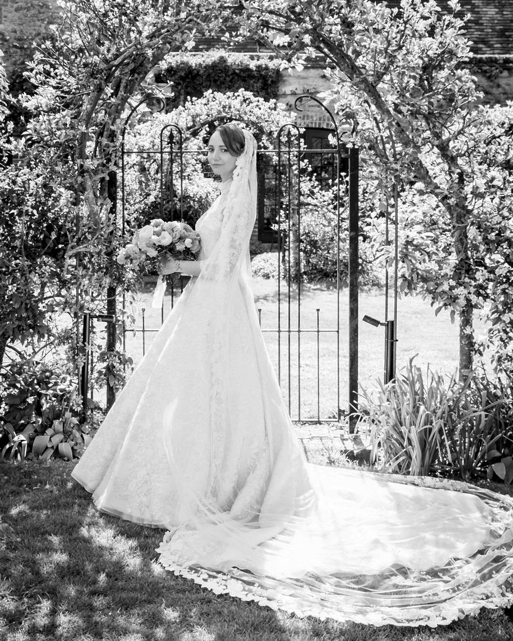 Phillipa_Lepley_Bride_Emily_Marielle_Maiden’s_Fern_Bespoke_Hand_Embroidered_Veil
