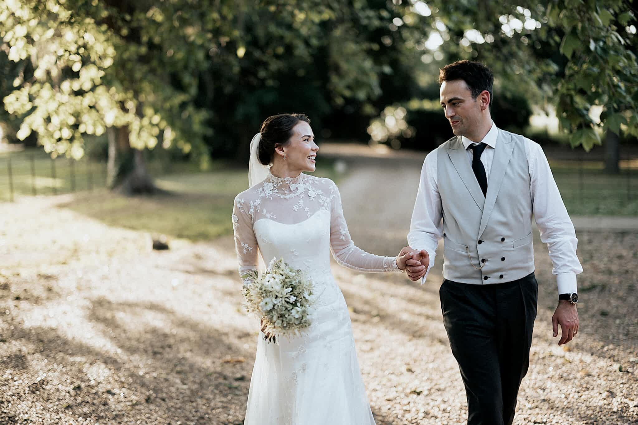 Phillipa_Lepley_Bride_Claire_Bespoke_Embroidered_Dress_Plain_Veil