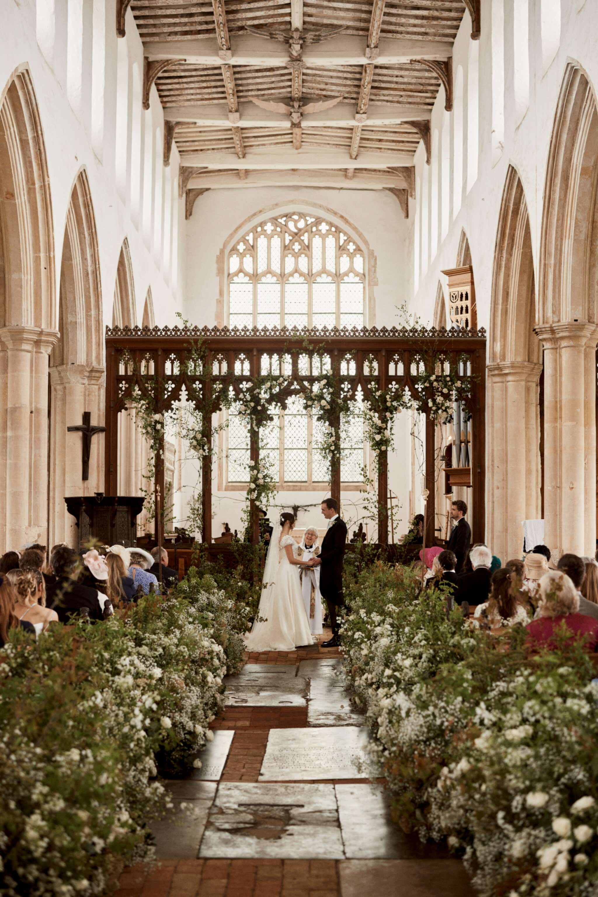 Phillipa_Lepley_Bride_Katya_Bespoke_Hand_Embroidered_Puff_Sleeve_V_Neck_Wedding_Dress