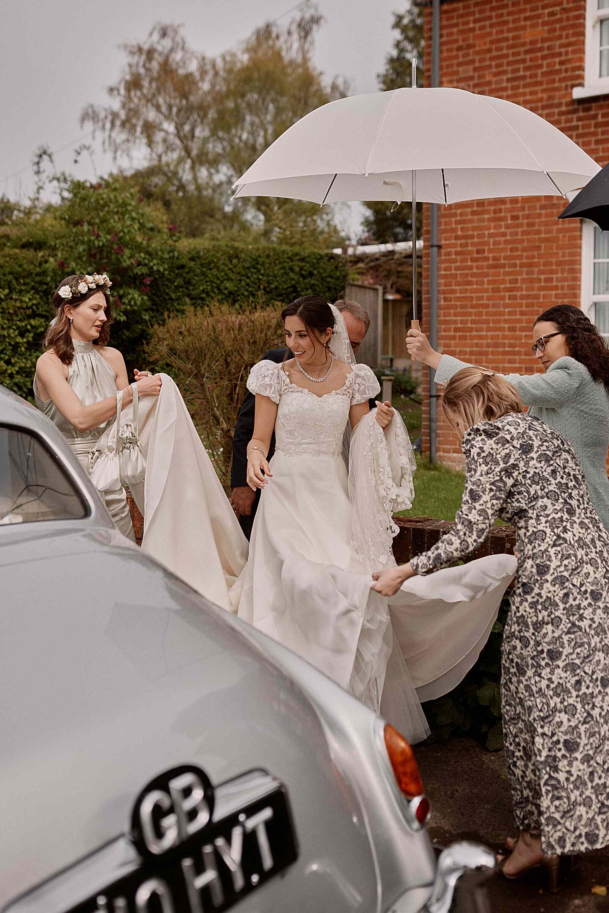 Phillipa_Lepley_Bride_Katya_Bespoke_Hand_Embroidered_Puff_Sleeve_V_Neck_Wedding_Dress