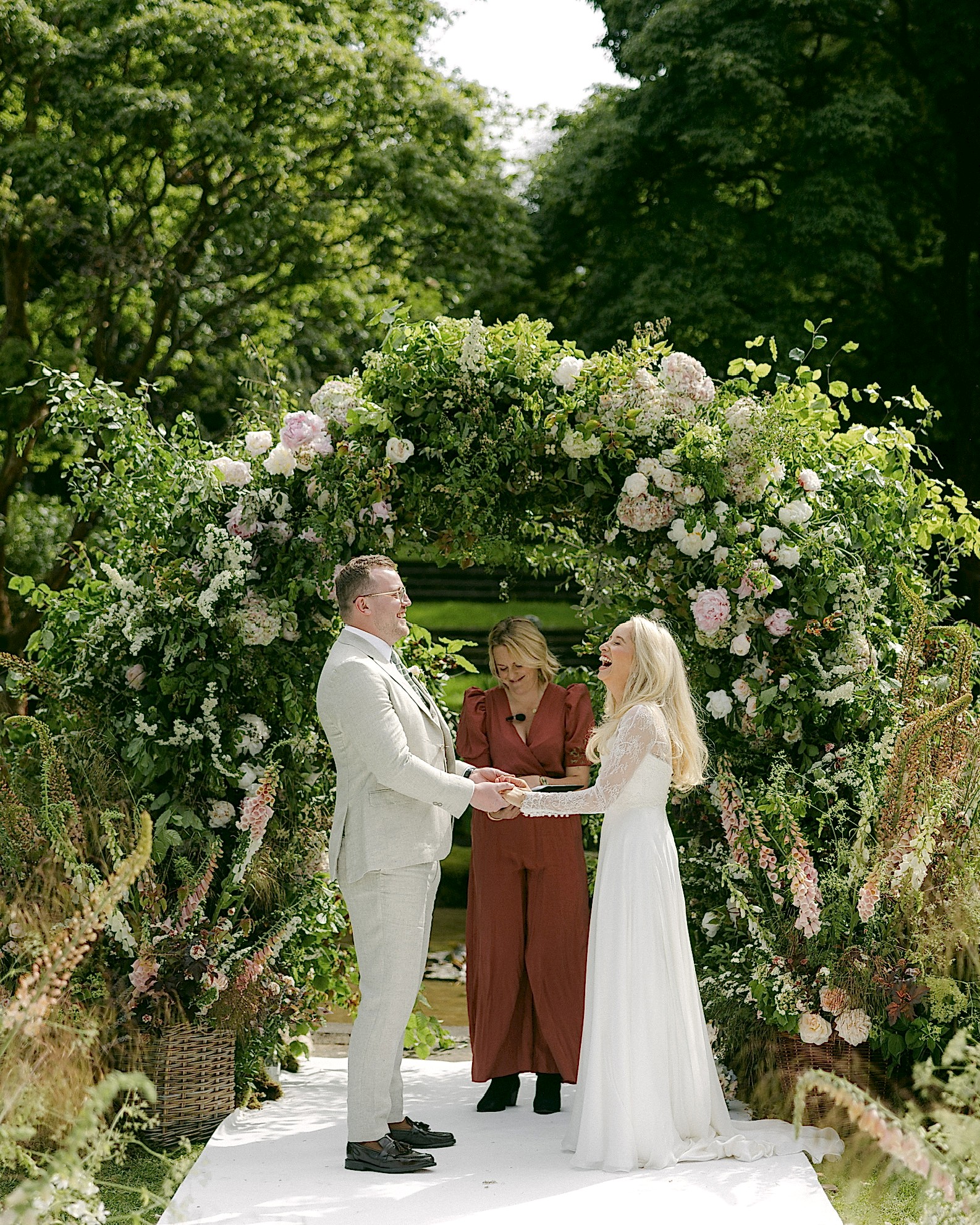 A_Quintessential_English_Country_Garden_Wedding_Phillipa_Lepley_Couture_Wedding_Dress