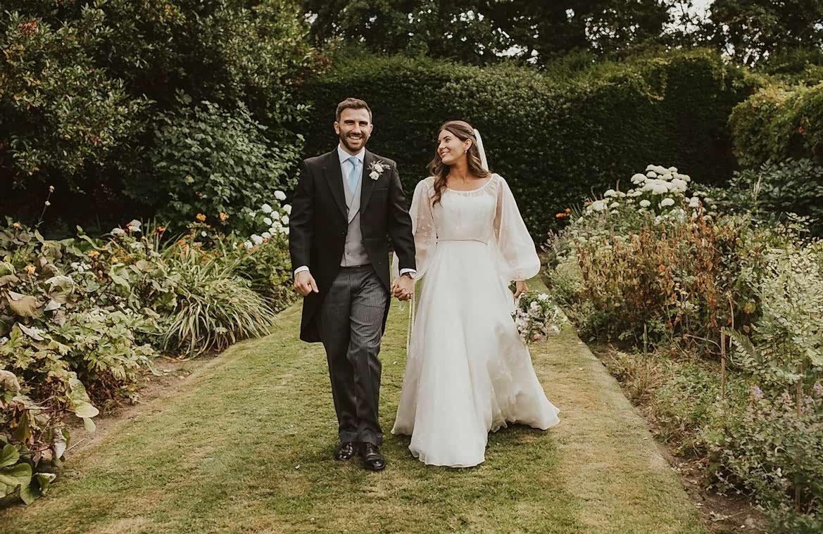 A_Quintessential_English_Country_Garden_Wedding_Phillipa_Lepley_Couture_Wedding_Dress