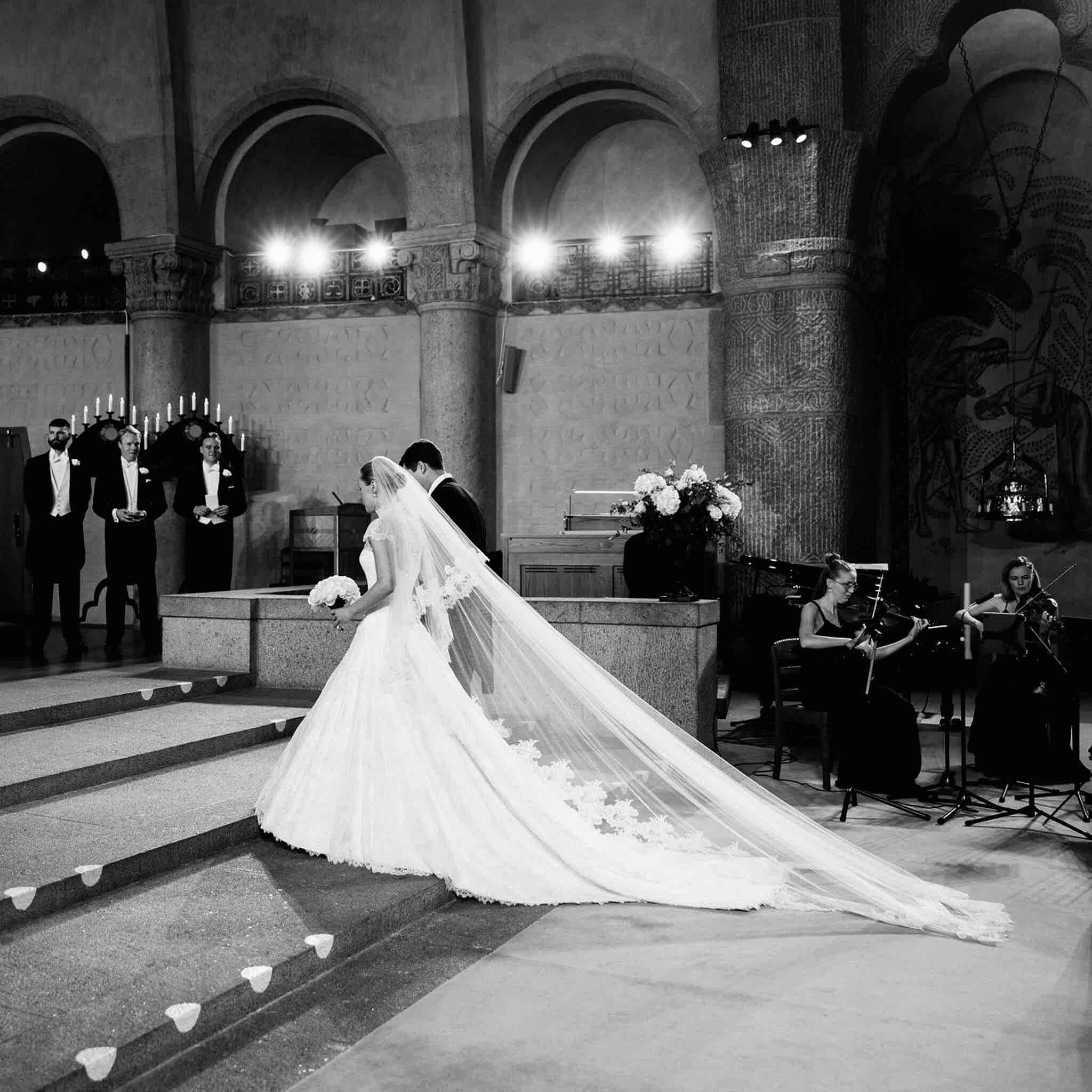 Phillipa_Lepley_Real_Bride_Heirloom_Lace_Veil