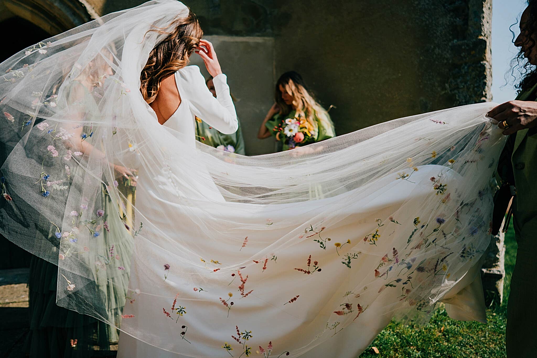 Phillipa_Lepley_Bride_Charlotte_Hand_Embroidered_Wildflower_Meadow_Colourful_Veil_Silk_Crepe_Modern_Wedding_Dress