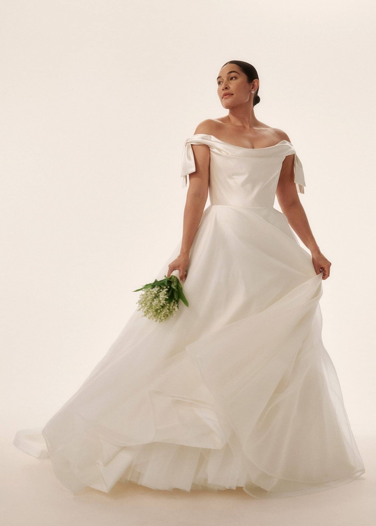 Phillipa_Lepley_Couture_Wedding_Dress_Grace_Collection_Vienna_Low_Shoulder_Bow