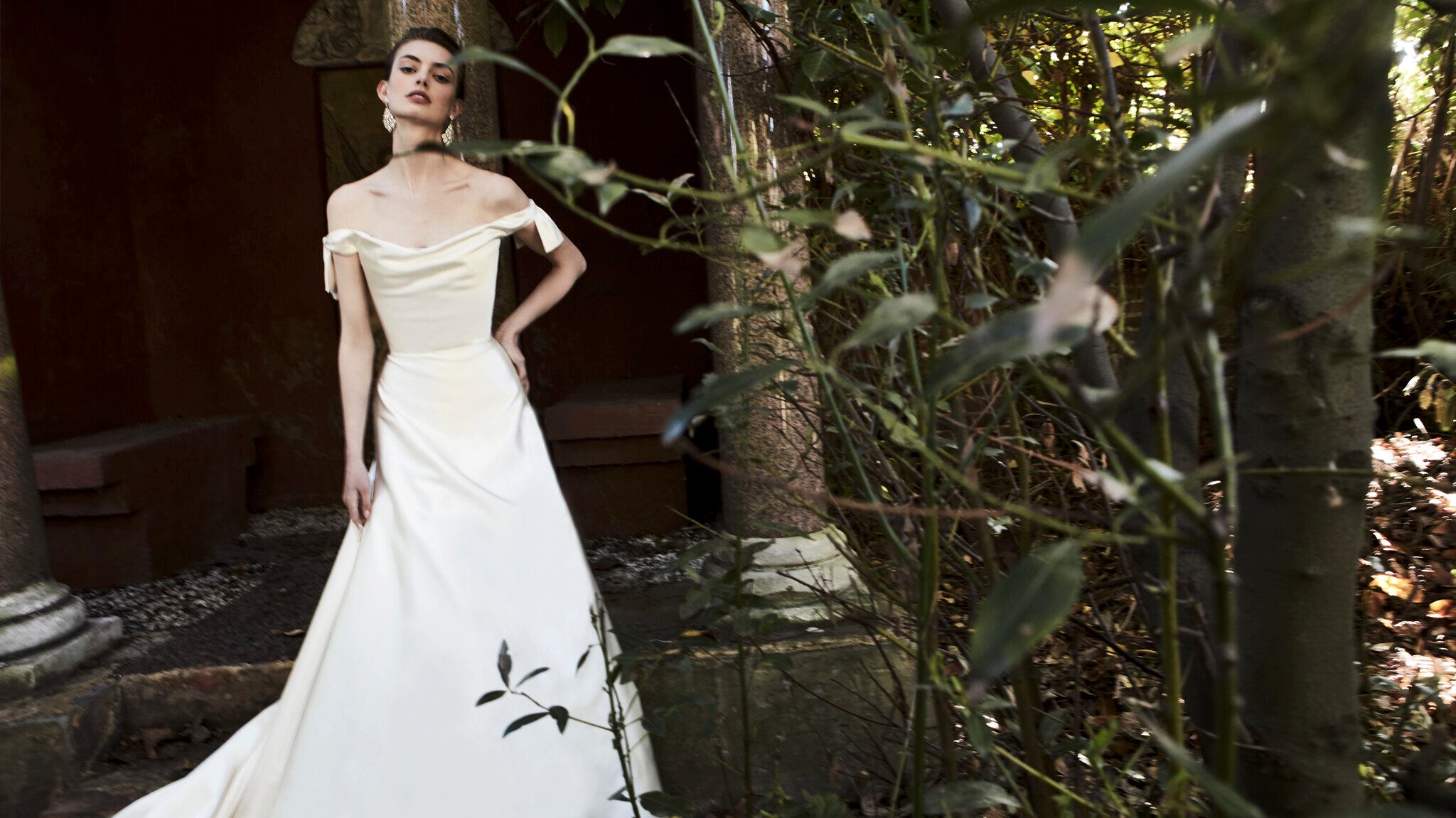-Phillipa-Lepley-Couture-Wedding-Dress-Venice-Low-Shoulder-Bow-Duchess-Satin-Off-The-Shoulder-Bow-Neckline-Slim-Skirt